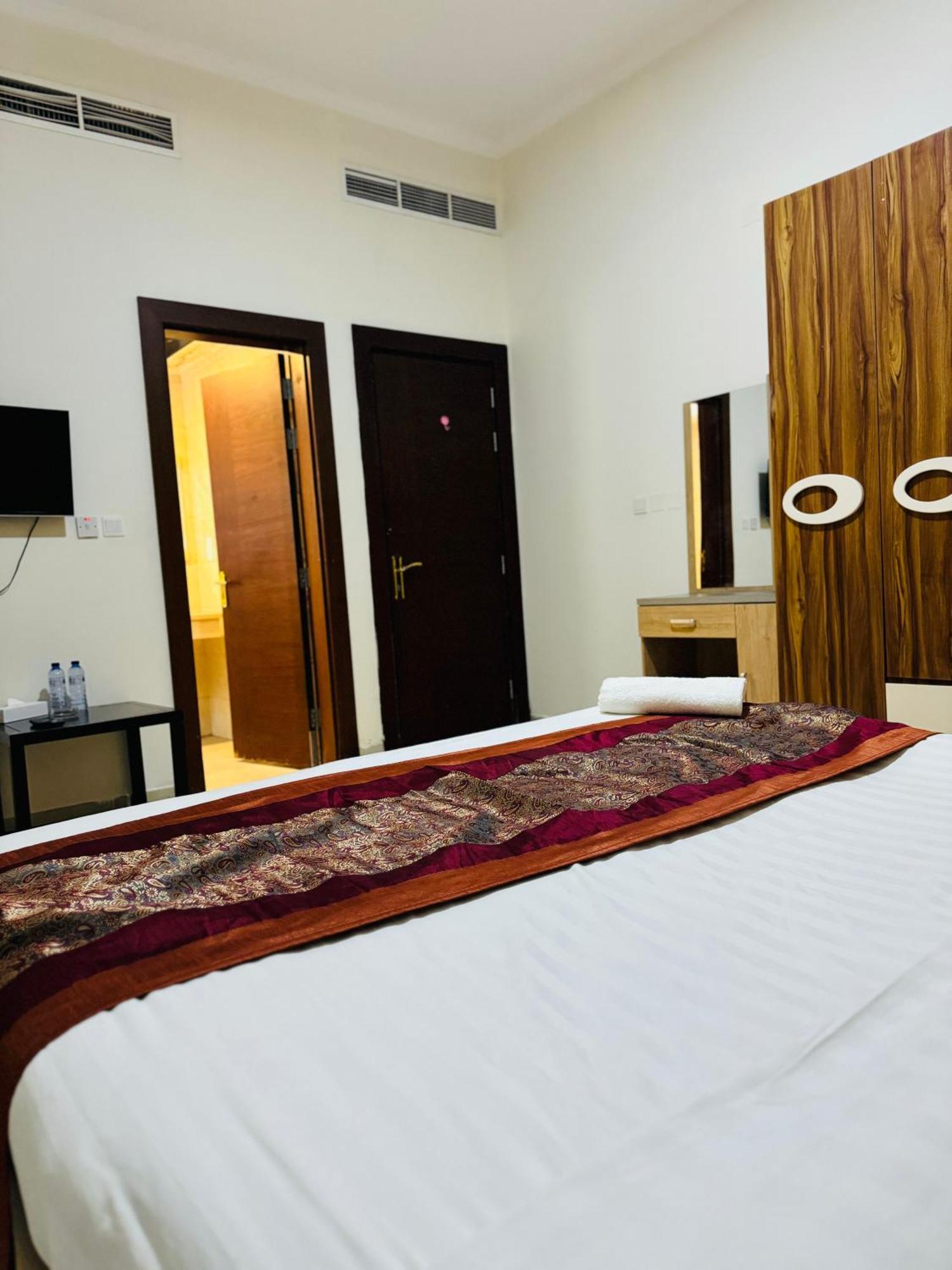 Al Hayat Suites Apartment Manama Exterior photo