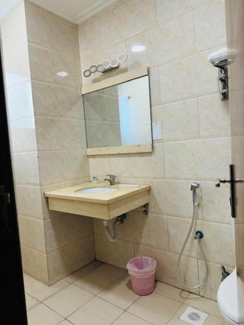 Al Hayat Suites Apartment Manama Exterior photo